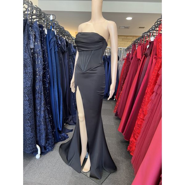 954 – QYN Monroe Black Dress