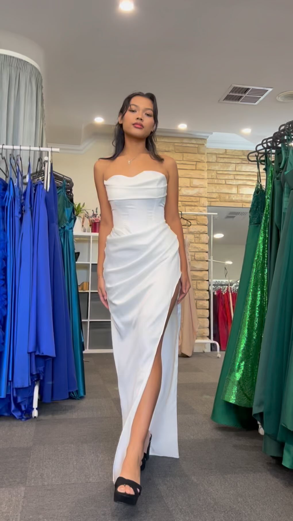 985 – QYN Elora White Dress 985 – QYN Elora White Dress
