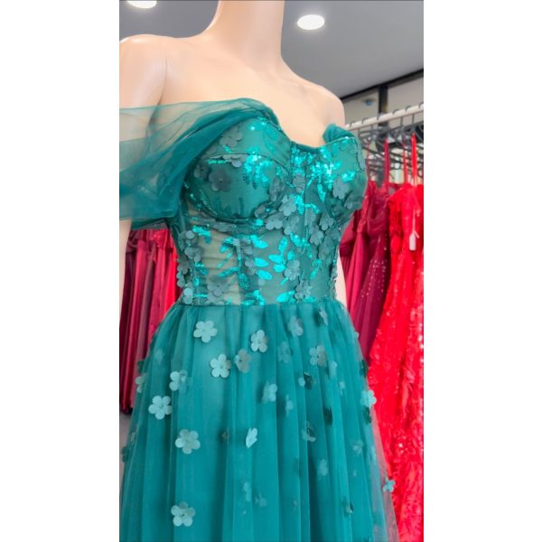 Q385 – QYN Kendall Green Gown