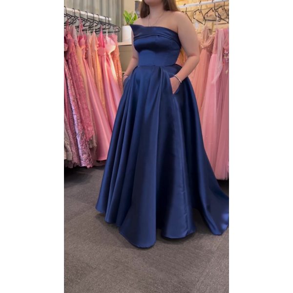 Q532 – QYN Baylor Navy Blue Gown