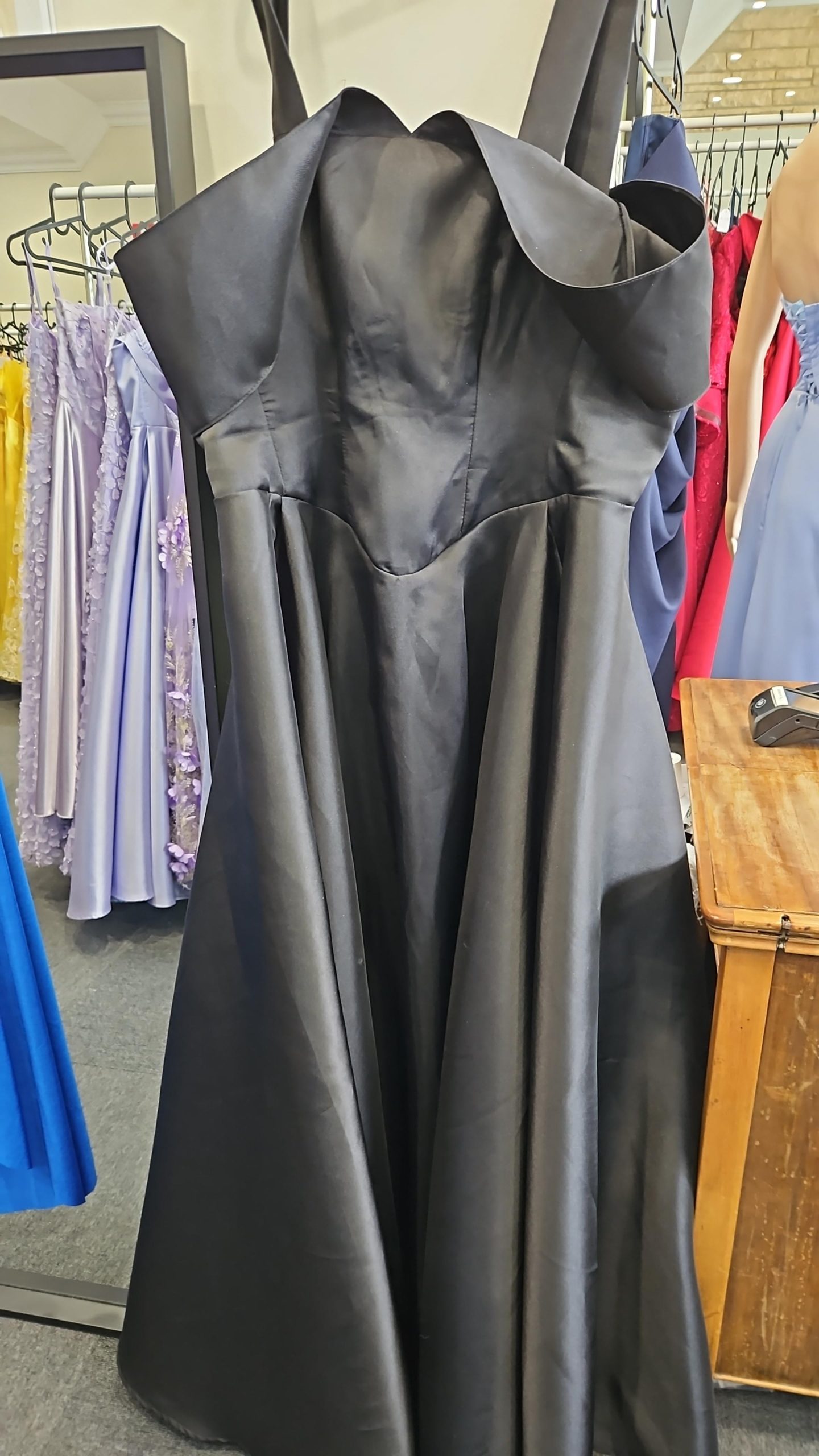 Q543 – QYN Yasmin Black Gown Q543 – QYN Yasmin Black Gown