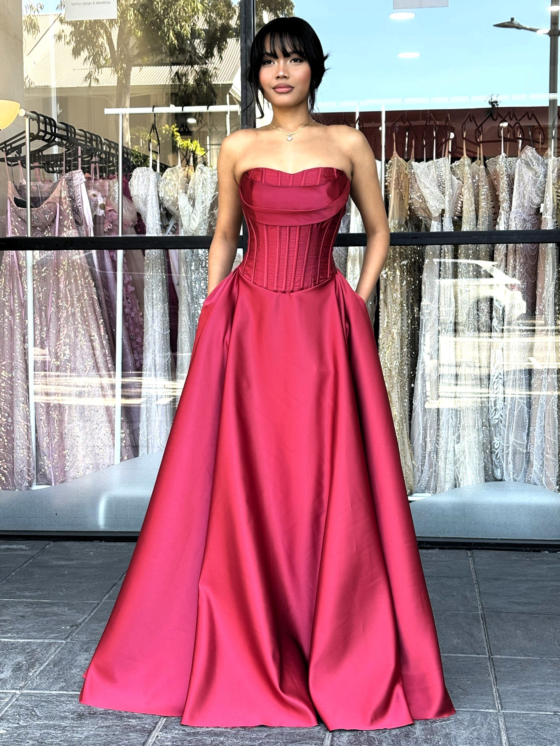 Y615 – QYN Chelsea Amiri Red Gown Y615 – QYN Chelsea Amiri Red Gown