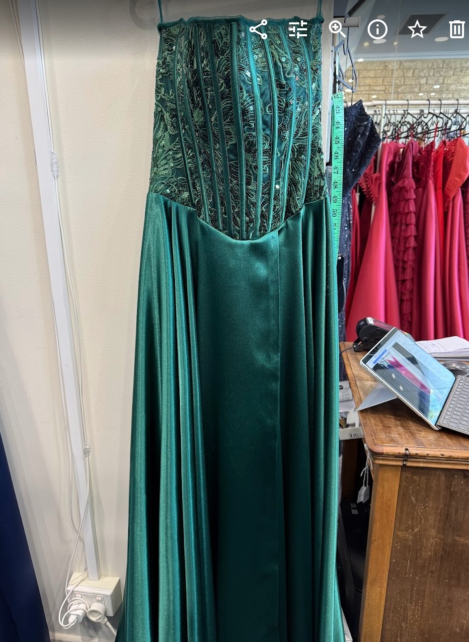 Y651 – QYN Green Gown (not-yet-released) Y651 – QYN Green Gown (not-yet-released)
