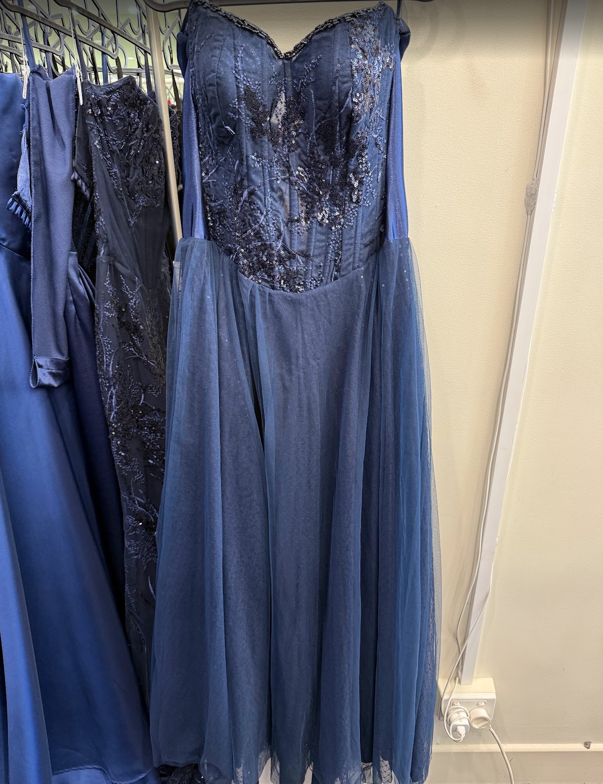 Y678 – QYN Navy Blue Gown (not-yet-released) Y678 – QYN Navy Blue Gown (not-yet-released)