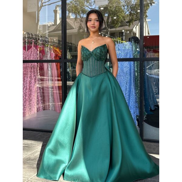 Y697 – QYN Erin Masie Green Gown