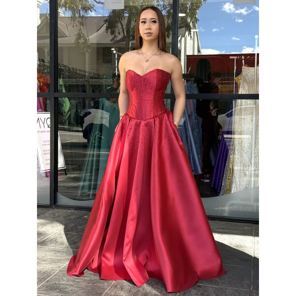 Y743 - QYN Larissa Joycelyn Red Gown
