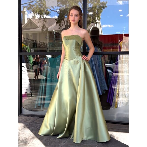 Y755 - QYN Vera Chantal Sage Gown